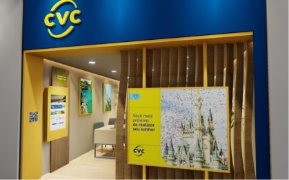 Ações da CVC recuam após troca de presidente