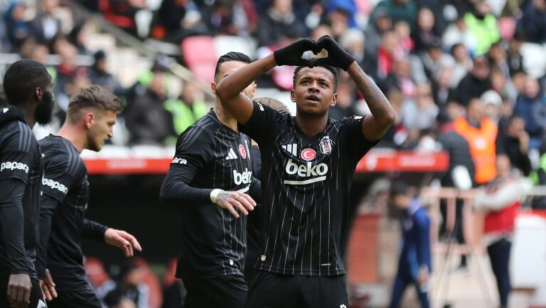 Cruzeiro busca contratar atacante equatoriano do Besiktas