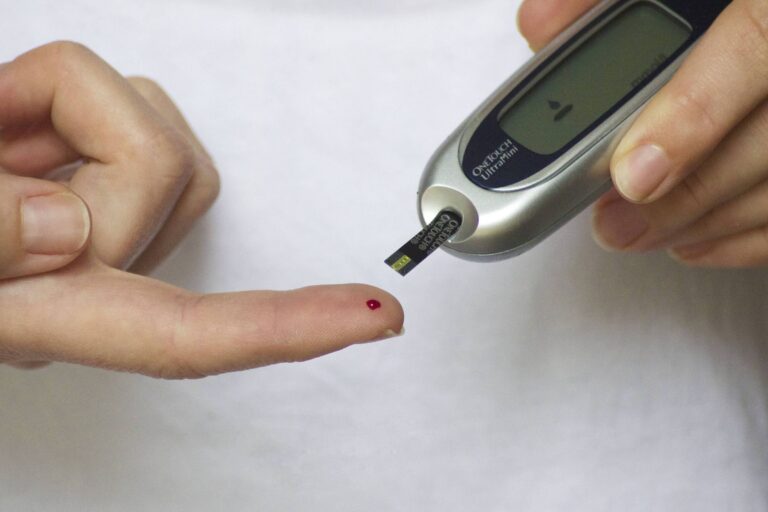 Anvisa proíbe medidores de glicose em formato de anel