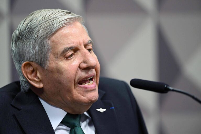 PGR sugere prisão domiciliar para general Heleno