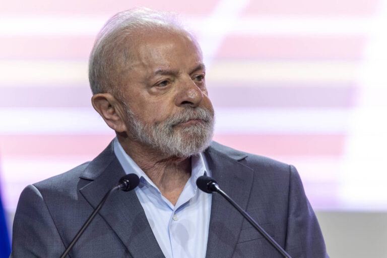 Lula destaca lição de democracia após prisões de Bolsonaro e generais