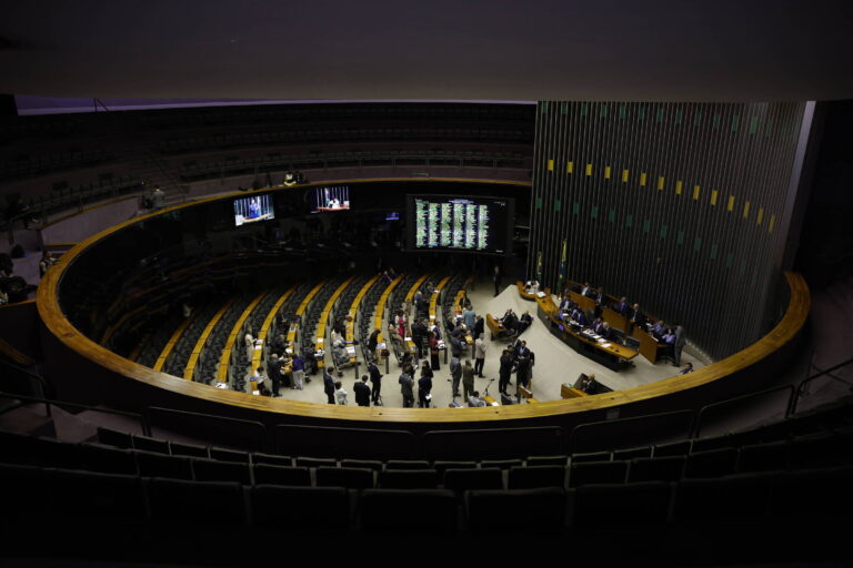 Congresso deve derrubar vetos e ampliar socorro a estados em 2025