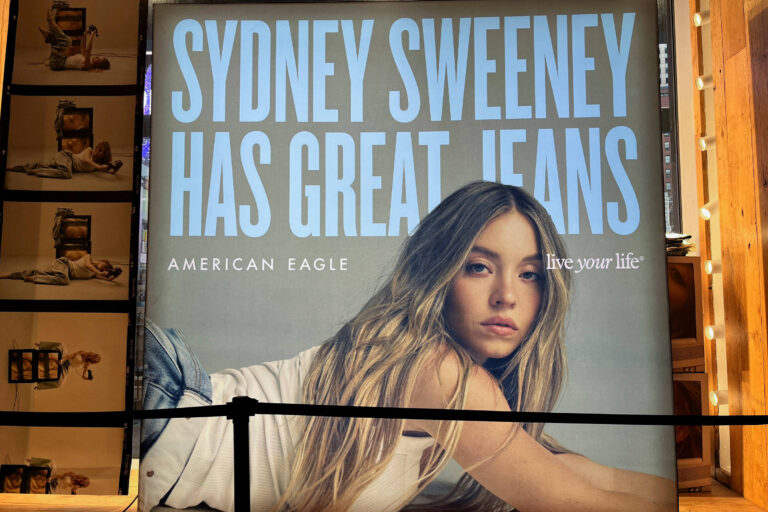 Sydney Sweeney se posiciona contra o ódio em polêmica sobre publicidade