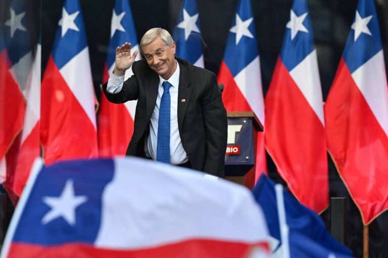 Candidatos à presidência do Chile tentam conquistar indecisos