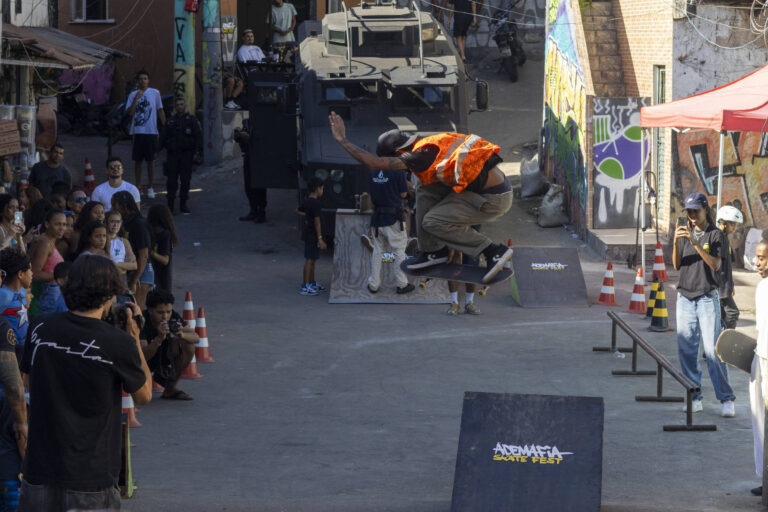 Instituto Ademafia transforma comunidade carioca com skate e arte