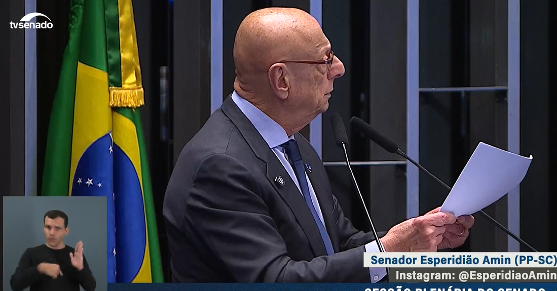 Esperidião Amin rebate Moraes após menção em julgamento