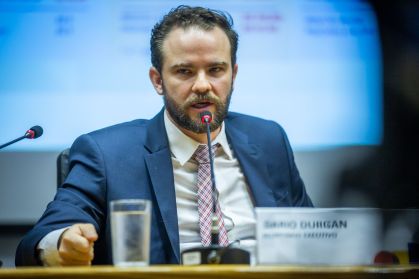 Redução de benefícios tributários é crucial para superávit em 2026