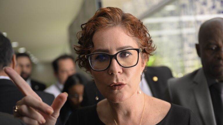 Carla Zambelli deve comparecer a nova audiência na Itália
