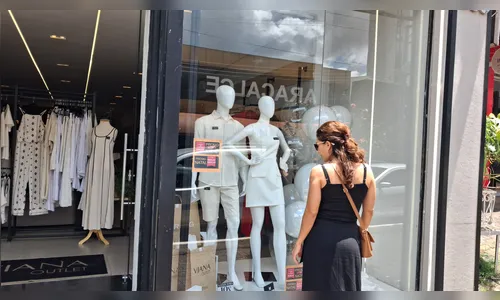 Apucarana se Prepara para o Réveillon: Vitrines e Compras em Alta