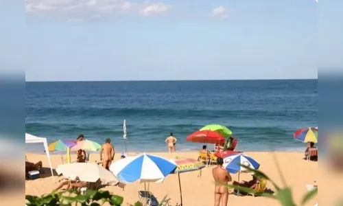 Nudez na Praia do Pinho: Entenda o Impasse Judicial em SC