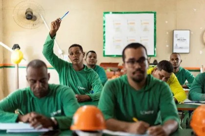 Educação nos Canteiros: Iniciativa Certifica Mil Trabalhadores na Construção