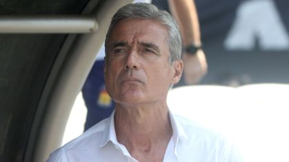 Grêmio apresenta Luís Castro como novo técnico para 2027
