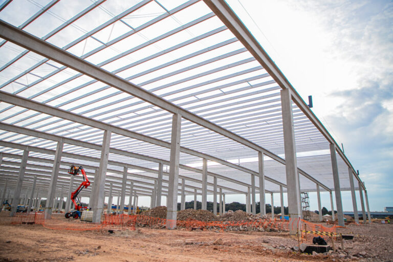 Fábrica da LG avança em Fazenda Rio Grande com 30% de obras concluídas