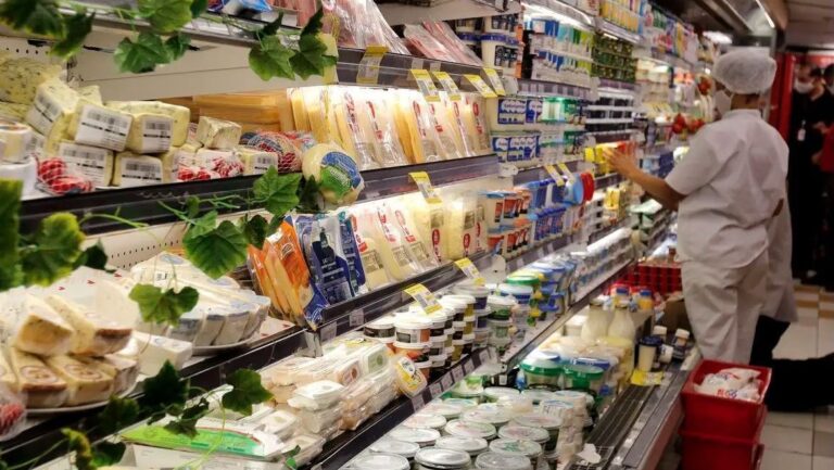 Prévia da inflação: IPCA-15 cai 0,14% em agosto e tem 1º recuo desde 2023