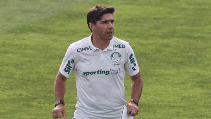 Abel Ferreira renova contrato com Palmeiras até 2027 sem aumento