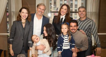 Claudia Raia e Edson Celulari reencontram-se em Nova York com novos parceiros e filhos