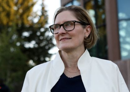 Anna Paulson destaca preocupação com mercado de trabalho acima da inflação