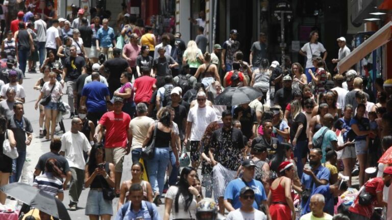Brasil tem 213,4 milhões de habitantes em 2025, diz IBGE