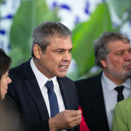 PT solicita ao STF a suspensão dos mandatos de Zambelli e Ramagem