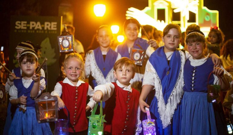 Festa das lanternas ilumina o Bosque Alemão neste domingo em Curitiba
