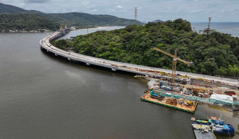 Travessia gratuita é promovida pela nova ponte de Guaratuba