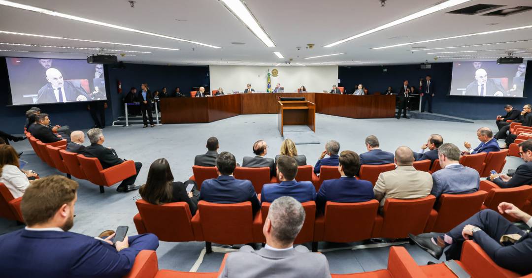 Cármen e Zanin definem julgamento de Bolsonaro