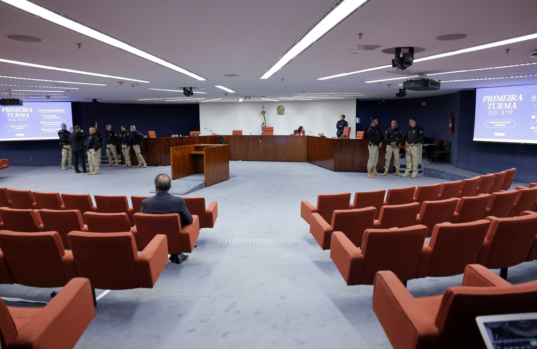 Ministros do STF usam métodos variados para apresentação de votos