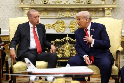 Venezuela não deve ser arrastada à instabilidade, afirma Erdogan a Trump