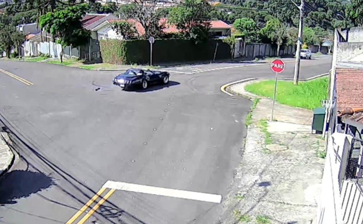 Condutor de Corvette em manobras perigosas em Curitiba é identificado