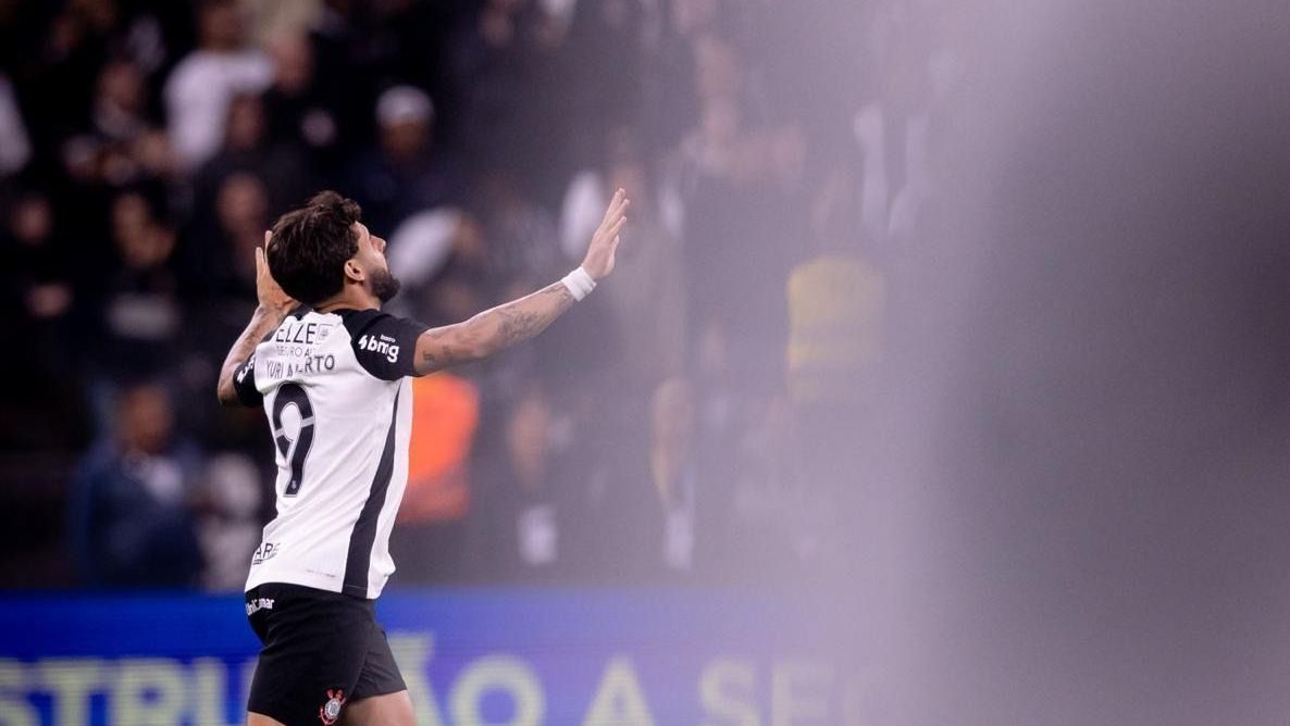 Yuri Alberto celebra retorno ao Corinthians após cirurgia