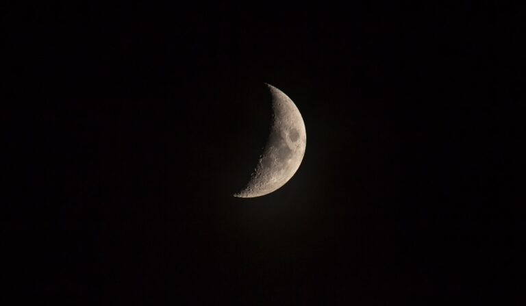 Fase da lua minguante influencia plantio e emoções em 12 de janeiro