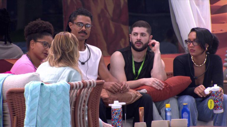 Breno alerta sobre participante ouvindo conversa alheia e Ana Paula destaca risco