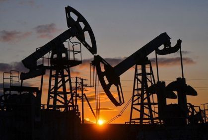Petróleo sobe com tensões geopolíticas e dados de emprego nos EUA