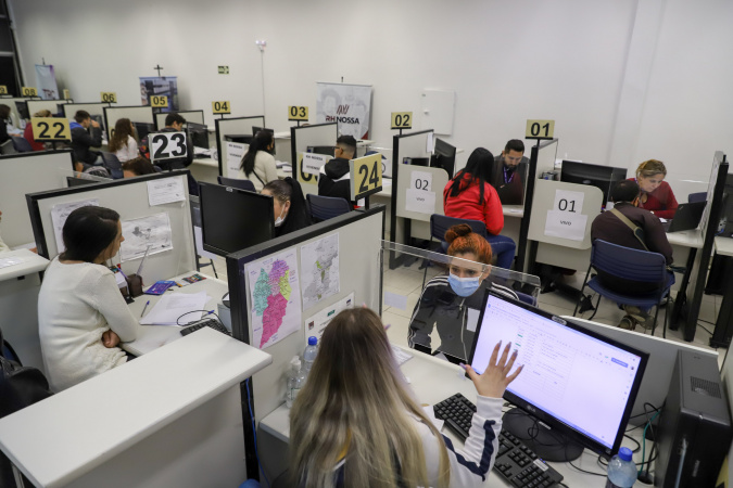 Vagas de emprego no Paraná alcançam 17,9 mil oportunidades nesta semana