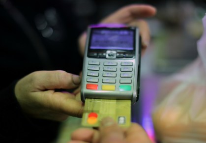 Trump pede limite de 10% nas taxas de juros de cartões de crédito