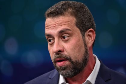 Guilherme Boulos inicia viagens pelo Brasil para reforçar governo na rua