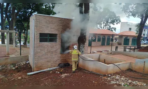 Incêndio em área de construção na Praça do Café mobiliza bombeiros em Ivaiporã