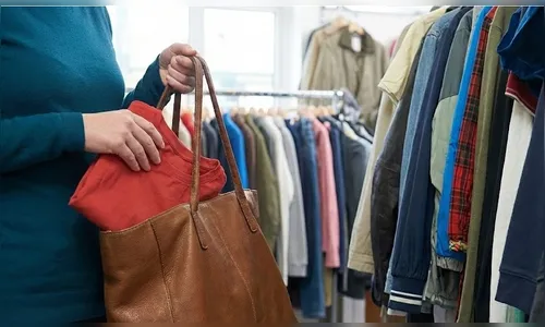 Furto de roupas em loja de Apucarana leva mulher à prisão em flagrante