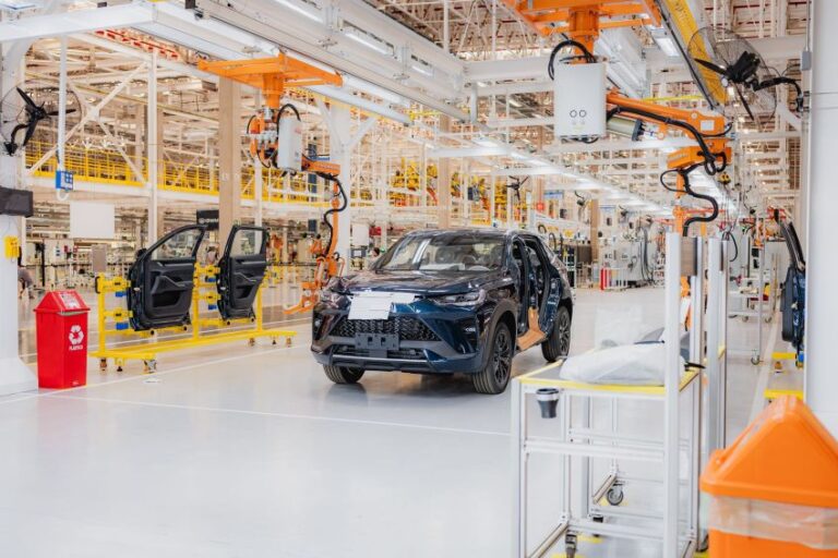 Comprar carro elétrico ou híbrido vai ficar mais caro em 2026 com aumento de imposto