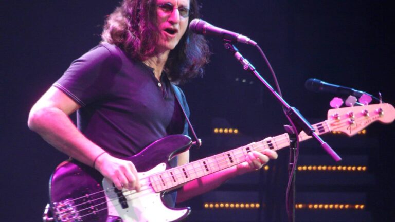 Rush retoma turnê com nova baterista Anika Nilles em 2026