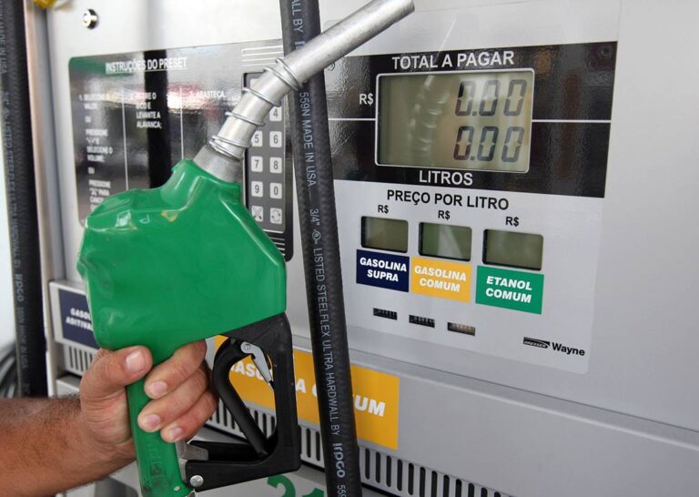 Combustíveis em maio mostram queda antes do reajuste da Petrobras