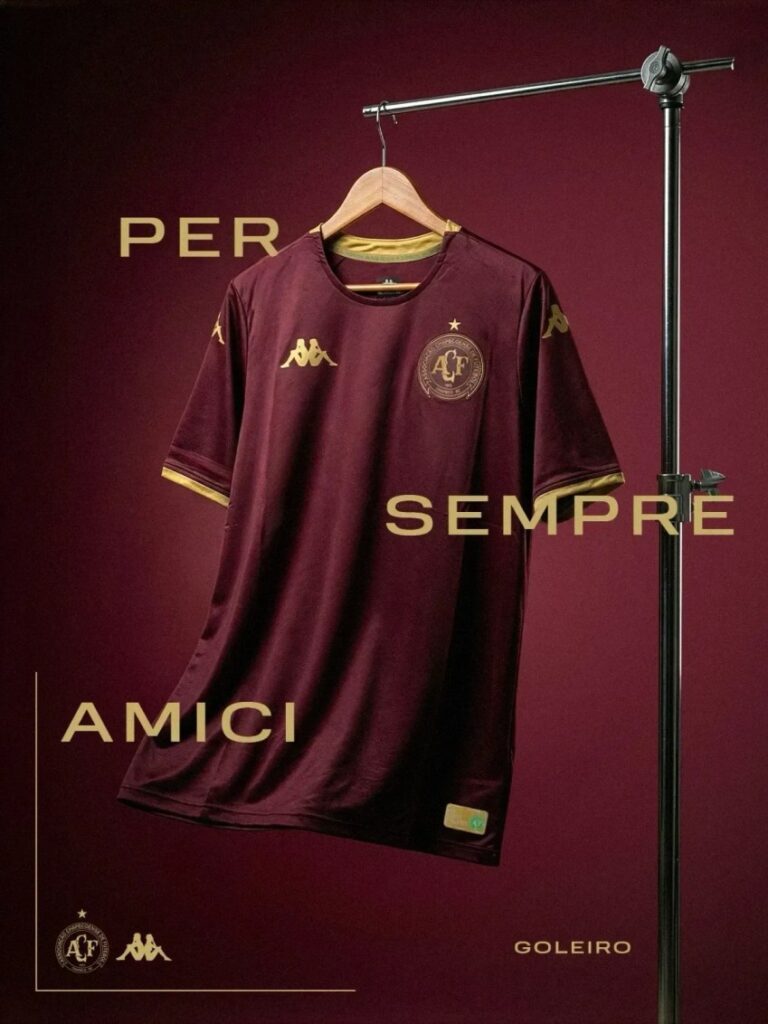 Chapecoense lança camisa em homenagem ao Torino e sua tragédia aérea