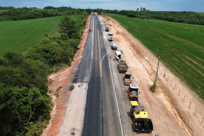 Restauração da pr-151 entre ponta grossa e palmeira avança 26 em concreto