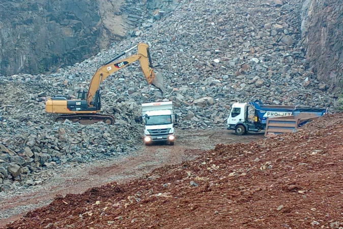 Detonacao de rochas na pr-445 marca avancos da duplicacao