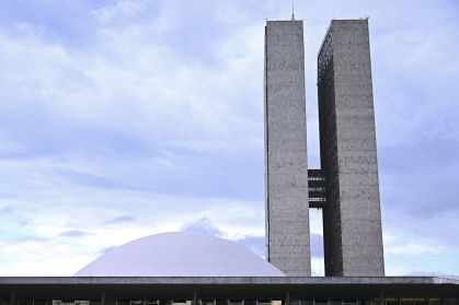 Emendas parlamentares impulsionam confronto entre STF e Congresso em 2026