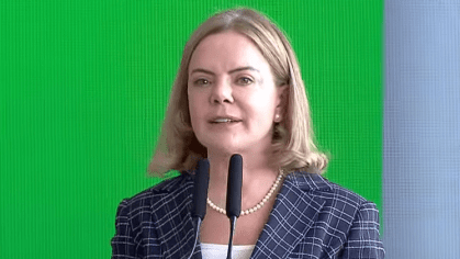 Gleisi afirma que governo não deve temer caso Banco Master