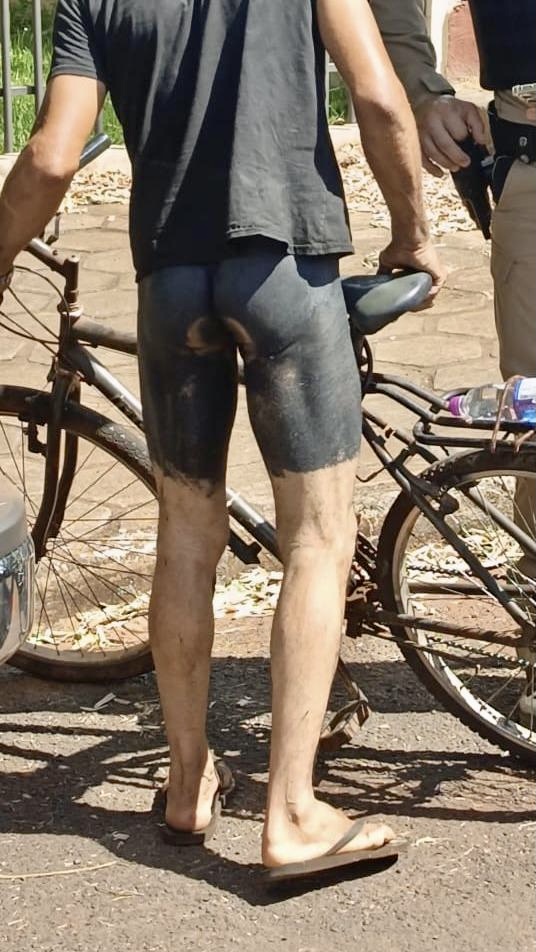 Um homem é flagrado de bicicleta com partes íntimas pintadas no Paraná e acaba detido pela Polícia Militar