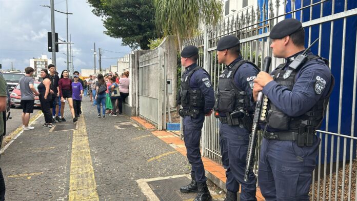Os manifestantes reivindicam respostas mais concretas por parte da Sanepar