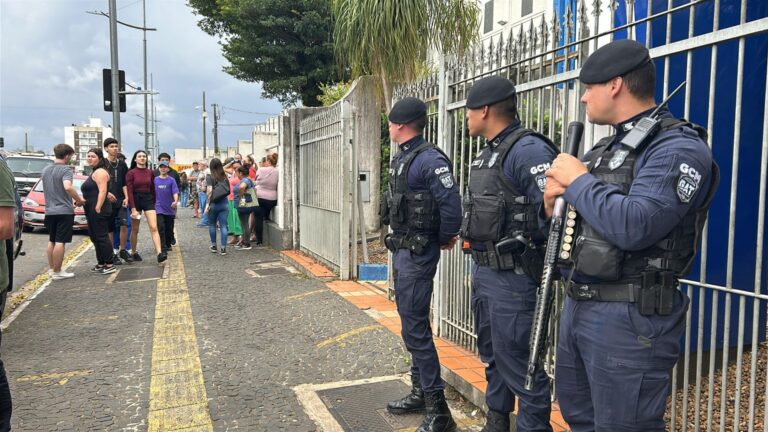 Os manifestantes reivindicam respostas mais concretas por parte da Sanepar