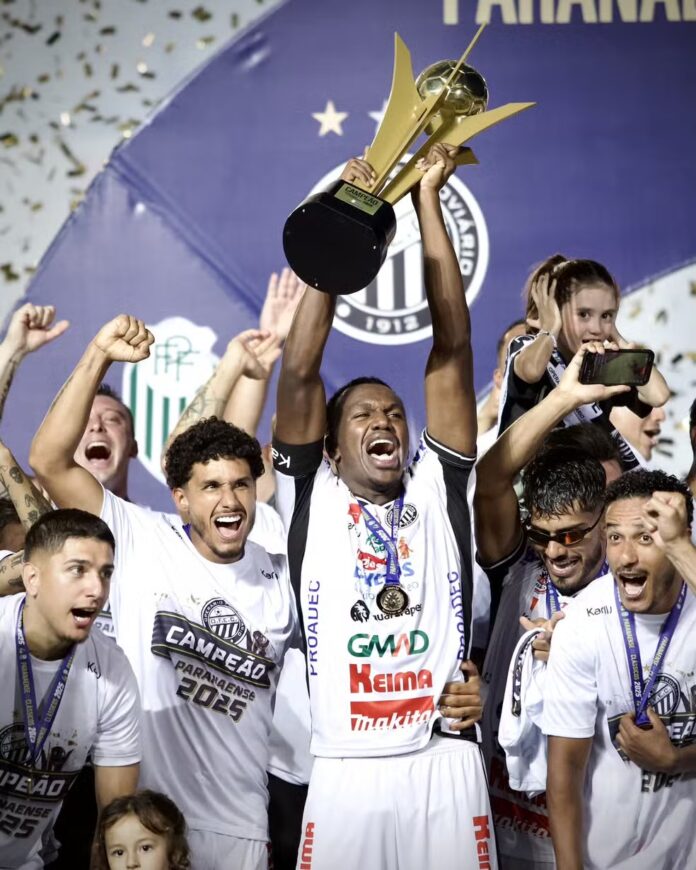 Sócios do Operário poderão tirar foto com a taça de campeão nesta segunda (31)!
